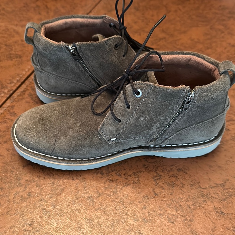 Boys size 3 suede dress shoes
